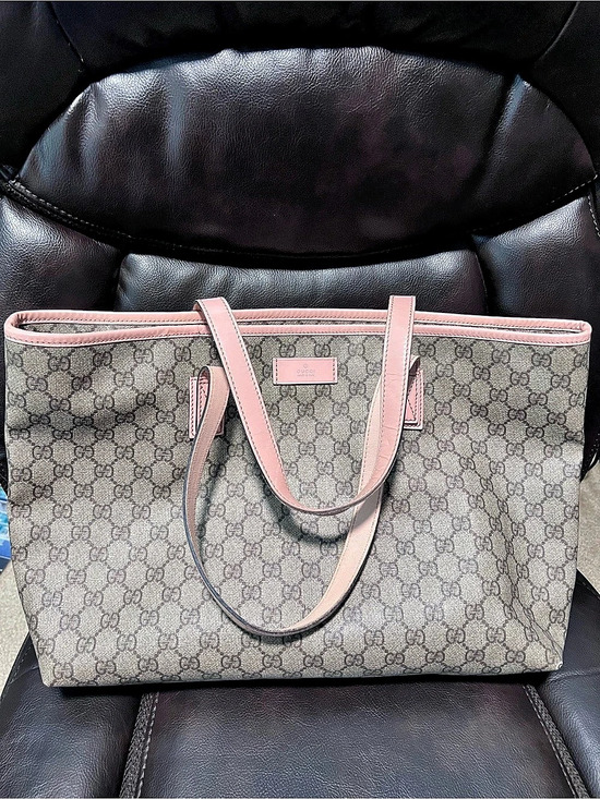 Gucci Handbags - Gucci Abbey Tote